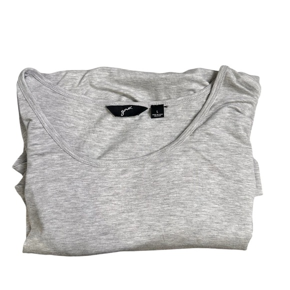 GNW Women’s L NWT Heather Gray Short Sleeve Knit Top - Picture 2 of 6